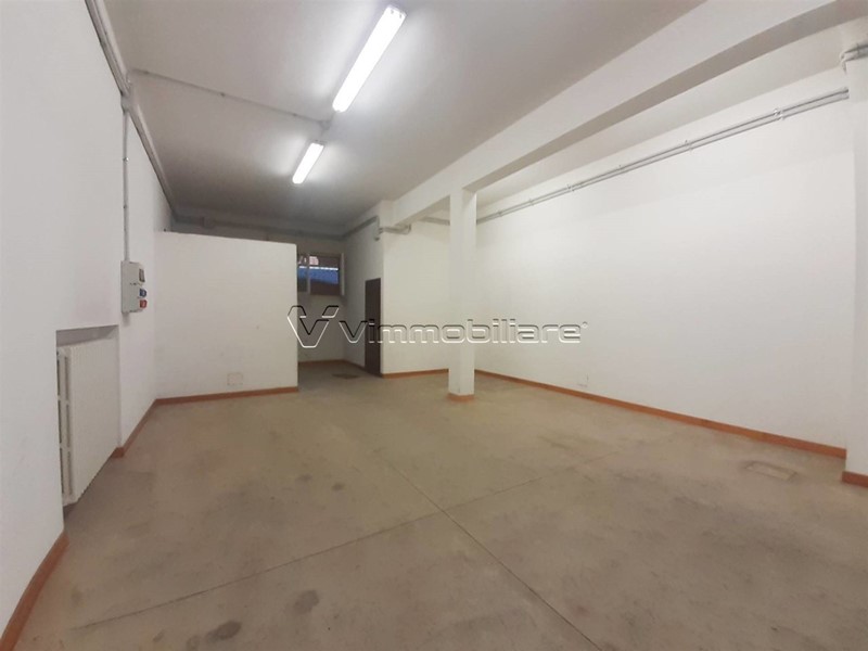Capannone in Affitto a Albettone, 500€, 130 m²