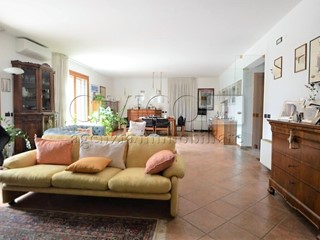 Casa Indipendente in Vendita a Agugliaro, 350'000&euro;, 396 m², con Box