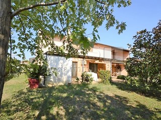 Casa Indipendente in Vendita a Noventa Vicentina, 350'000€, 396 m², con Box