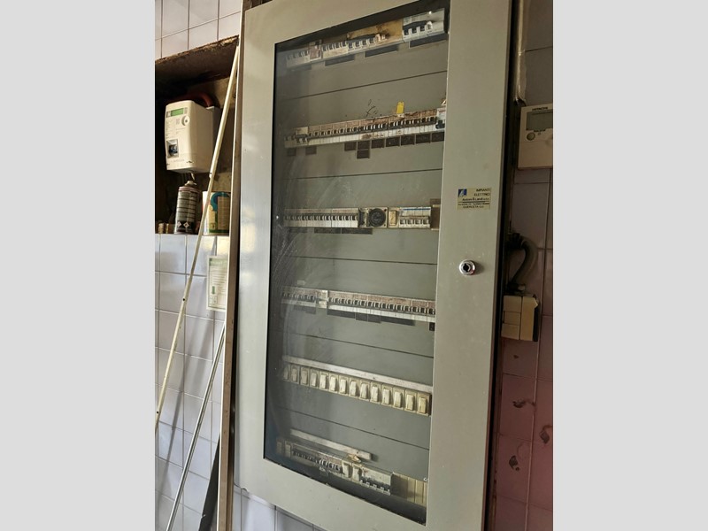 Attività commerciale in Affitto a Pietrasanta, 3'000€, 150 m², arredato