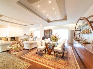 Casa Indipendente in Vendita a Misano Adriatico, zona Misano Monte, 300 m², con Box