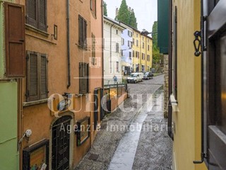 Quadrilocale in Vendita a Desenzano del Garda, 470'000€, 145 m²