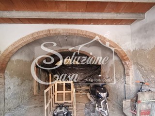 Immobile commerciale in Vendita a Fauglia, 90'000€, 161 m²