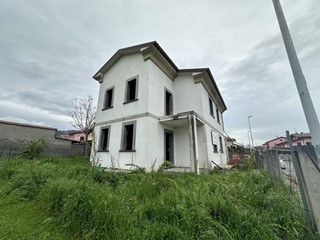 Villa bifamiliare in Vendita a Seravezza, zona Querceta, 400'000&euro;, 200 m²