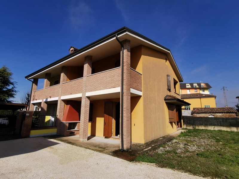 Villetta a schiera in Vendita a Bergantino, 82'000€, 160 m²