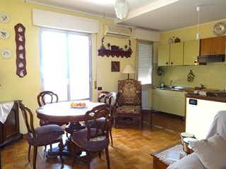 Bilocale in Vendita a Trecastelli, zona Castelcolonna, 90'000€, 68 m², arredato, con Box