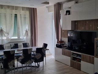 Appartamento in Vendita a Limbiate, 300'000€, 115 m², arredato, con Box