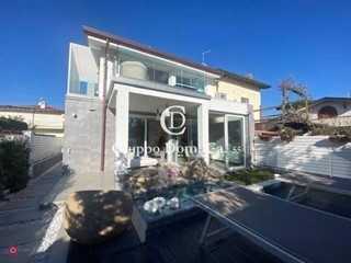 Villa bifamiliare in Affitto a Forte dei Marmi, 15'000€, 130 m², arredato