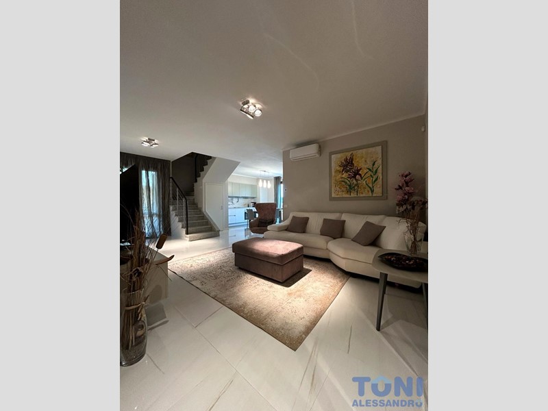 Attico in Vendita a Empoli, 500'000€, 125 m², arredato, con Box