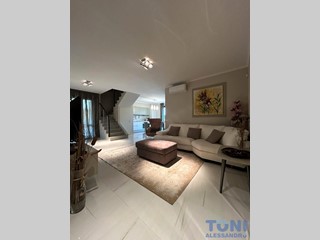 Attico in Vendita a Empoli, 500'000€, 125 m², arredato, con Box