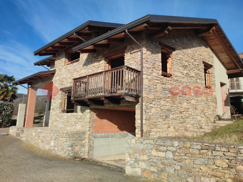 Casale in Vendita a Cantalupa, 150'000€, 150 m²