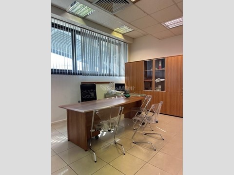Ufficio in Affitto a San Giovanni Valdarno, zona Gruccia, 1'000€, 140 m², arredato