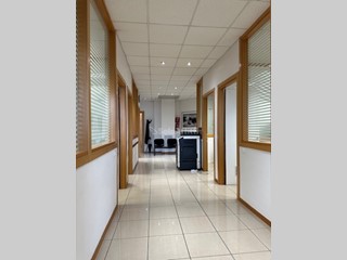 Ufficio in Affitto a San Giovanni Valdarno, zona Gruccia, 1'000€, 140 m², arredato