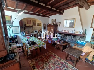 Rustico in Vendita a Dicomano, 480'000€, 250 m²