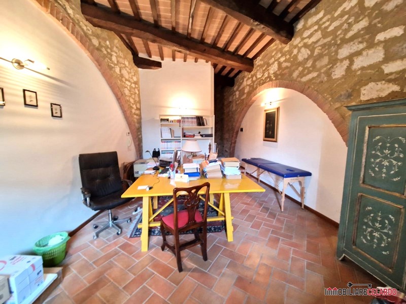 Ufficio in Vendita a Colle di Val D'Elsa, 45'000€, 45 m²