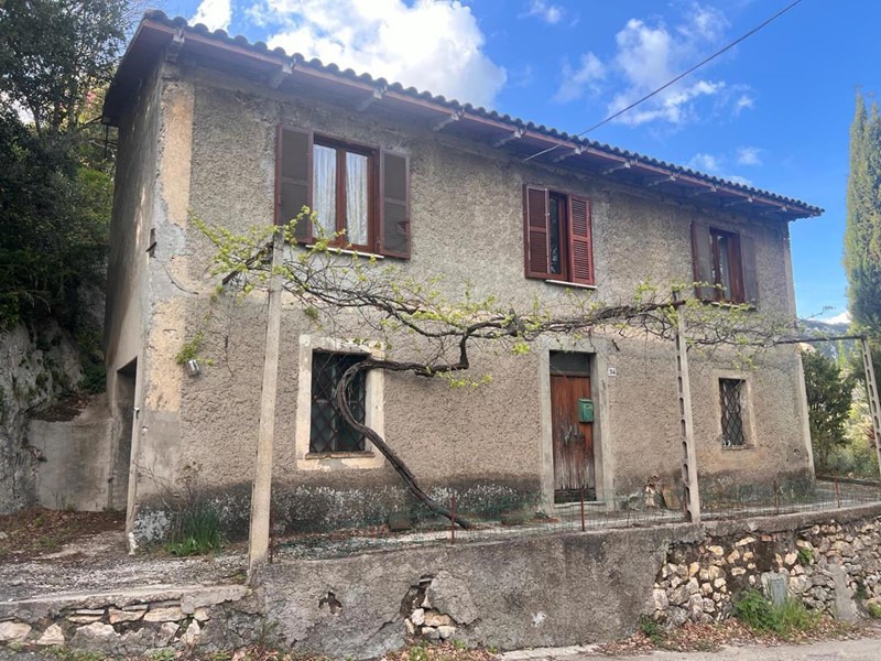 Casa Indipendente in Vendita a Narni, 105'000&euro;, 150 m²