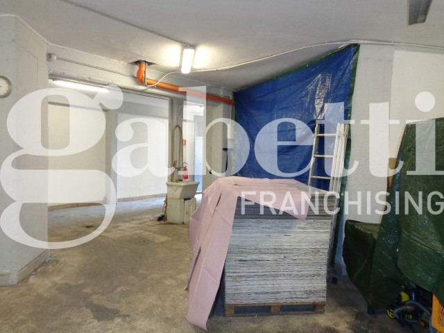 Magazzino in Vendita a Misterbianco, 59'000€, 100 m²