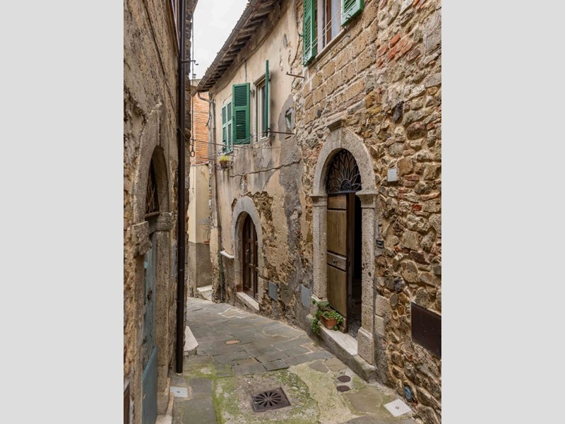 Appartamento in Vendita a Manciano, 150'000€, 198 m²