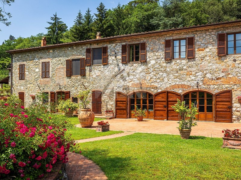 Casa Indipendente in Vendita a Lucca, zona Monte San Quirico, 3'850'000€, 920 m², con Box