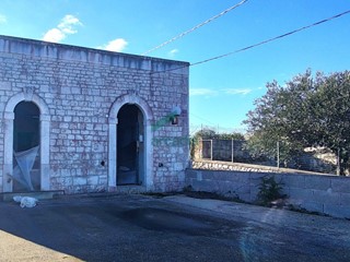 Casale in Vendita a Noci, zona Via per Putignano, 130'000€, 150 m², con Box