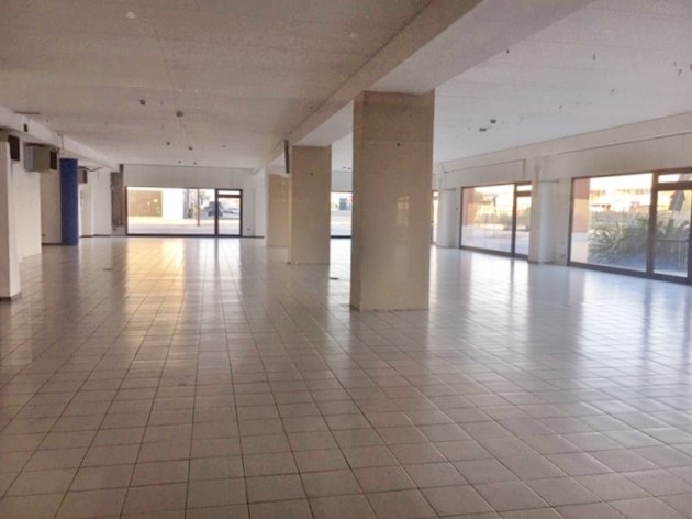 Immobile commerciale in Affitto a San Benedetto del Tronto, 4'000€, 550 m²