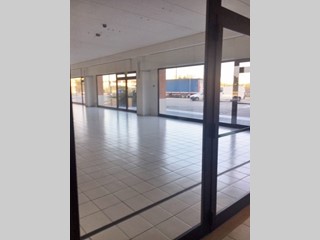 Immobile commerciale in Affitto a San Benedetto del Tronto, 4'000€, 550 m²