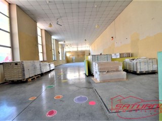 Immobile commerciale in Vendita a Lucca, zona San Marco, 280'000€, 375 m²