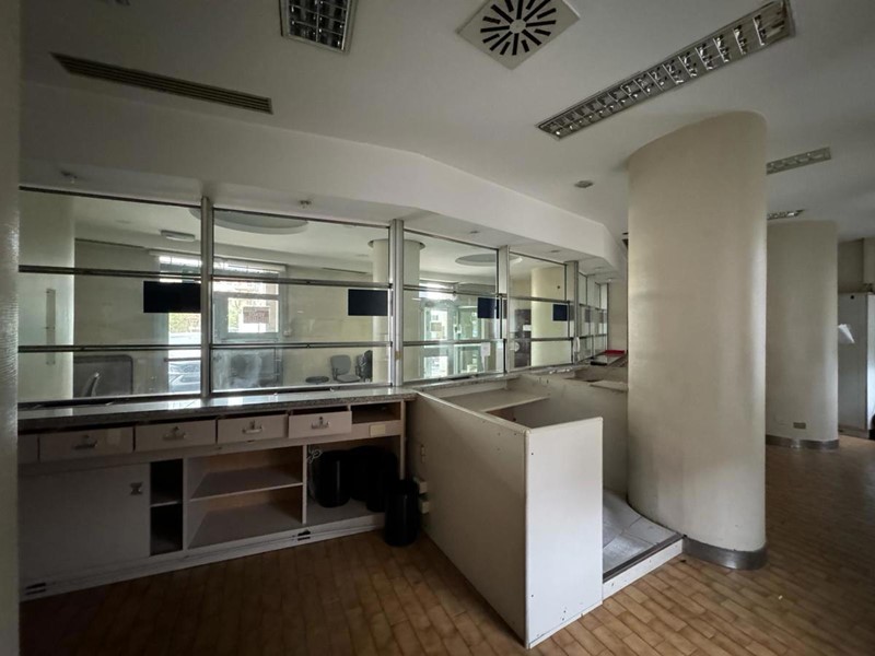 Negozio in Vendita a Castellanza, 210'000€, 197 m²
