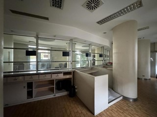 Negozio in Vendita a Castellanza, 210'000€, 197 m²