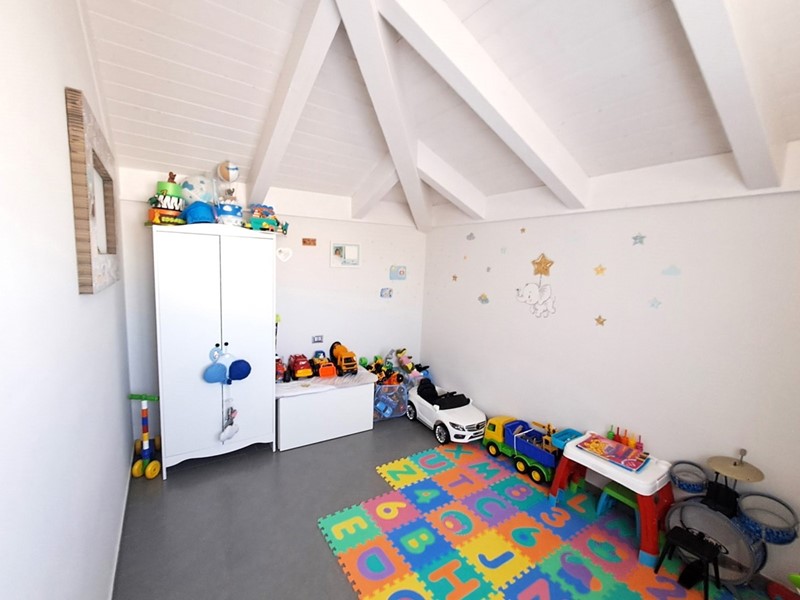 Casa Indipendente in Vendita a Rosciano, 220'000€, 239 m², arredato