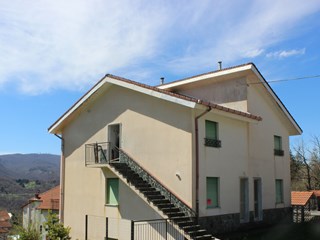 Casa Indipendente in Vendita a Urbe, zona Vara Superiore, 90'000€, 300 m²