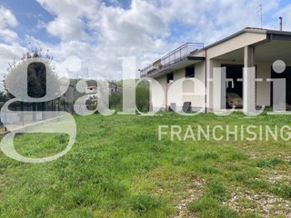 Attico in Vendita a Olevano sul Tusciano, 40'000&euro;, 107 m²