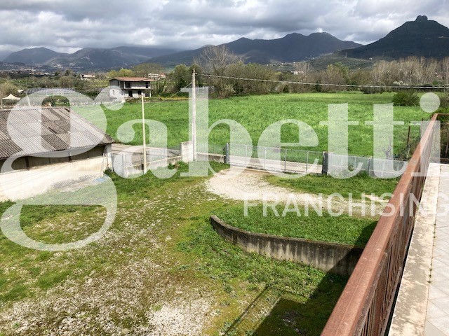 Casale in Vendita a Olevano sul Tusciano, 129'000&euro;, 430 m²