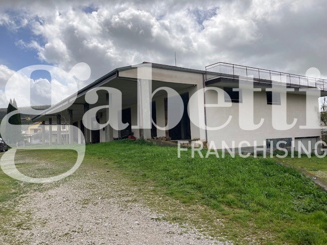 Casale in Vendita a Olevano sul Tusciano, 175'000€, 400 m²