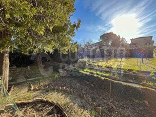 Appartamento in Vendita a Cupramontana, zona Cupramontana, 149'000€, 242 m², con Box