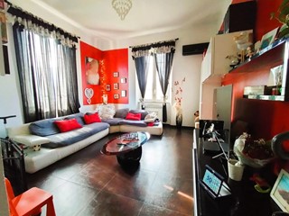 Villa in Vendita a Lucca, zona Nozzano, 650'000€, 300 m², arredato