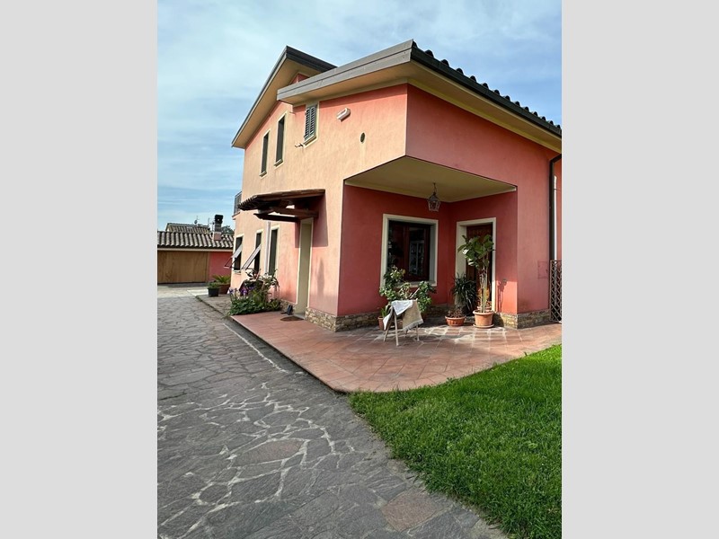 Villa bifamiliare in Vendita a Porcari, 400'000€, 235 m², con Box