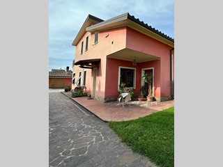 Villa bifamiliare in Vendita a Porcari, 400'000€, 235 m², con Box