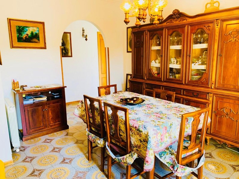 Casa Indipendente in Vendita a Castelnuovo Magra, zona Colombiera, 300'000&euro;, 80 m², con Box