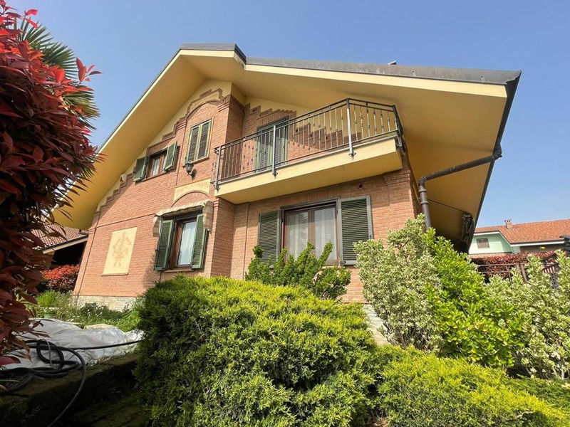 Casa Indipendente in Vendita a Bruino, 315'000€, 230 m²