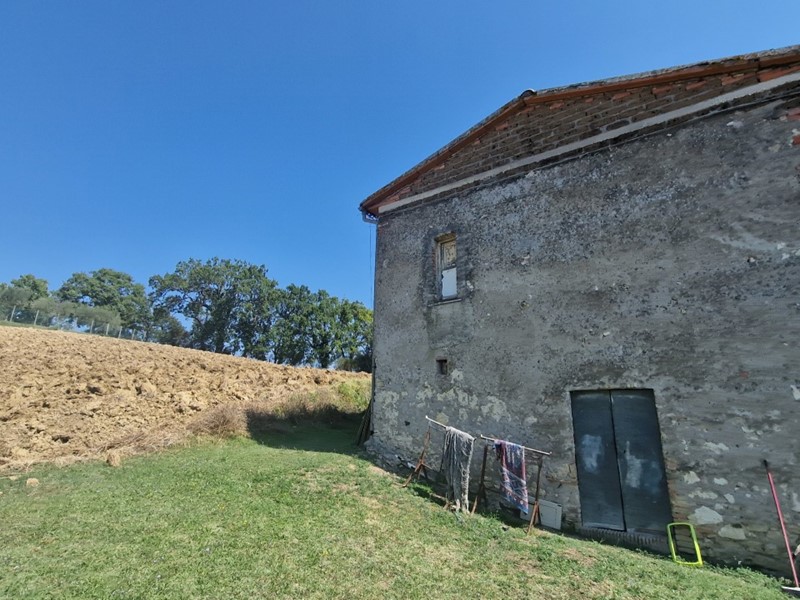 Casa Semi Indipendente in Vendita a Montecastrilli, 100'000€, 200 m²