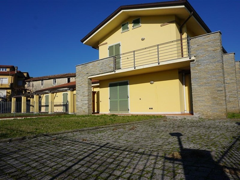 Casa Semi Indipendente in Vendita a Carrara, zona Avenza, 340'000€, 130 m²