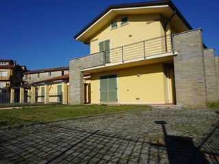 Casa Semi Indipendente in Vendita a Carrara, zona Avenza, 340'000€, 130 m²