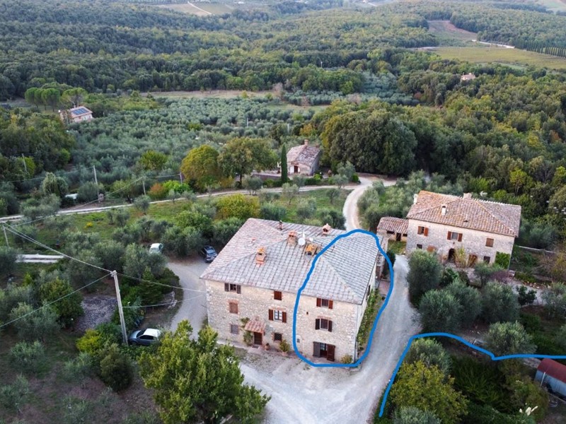 Casale in Vendita a Monteriggioni, zona Pian Del Lago, 600'000&euro;, 310 m², arredato