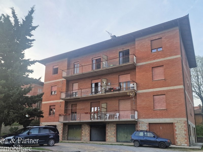 Appartamento in Vendita a Tuoro sul Trasimeno, 85'000€, 120 m², con Box
