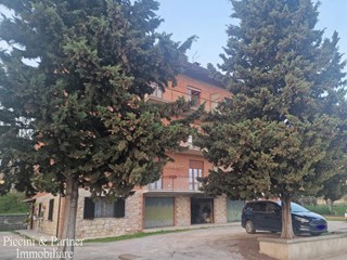 Appartamento in Vendita a Tuoro sul Trasimeno, 85'000€, 120 m², con Box