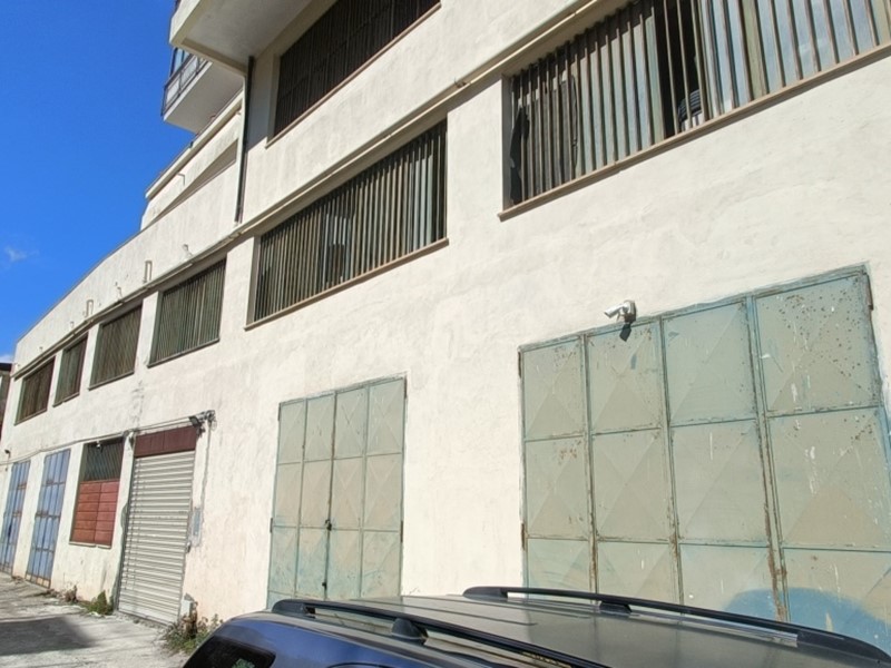 Box in Vendita a Lamezia Terme, 350'000€, 1000 m²
