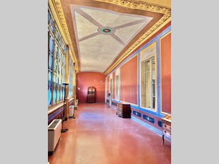 Ufficio in Affitto a Faenza, zona Centro Storico, 168 m²