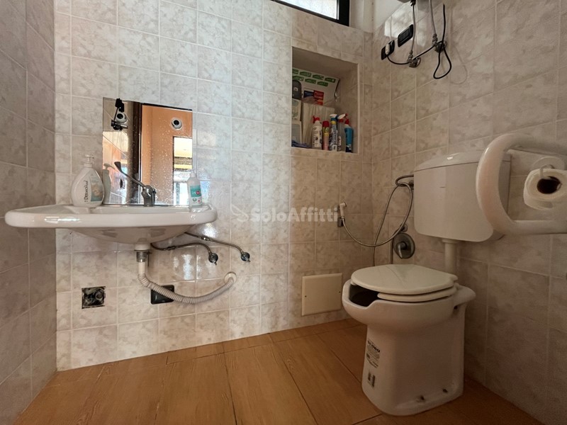 Capannone in Affitto a Catanzaro, zona Piano casa, 380&euro;, 35 m²