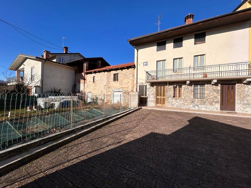 Casa Indipendente in Vendita a Beinette, 120'000€, 170 m²